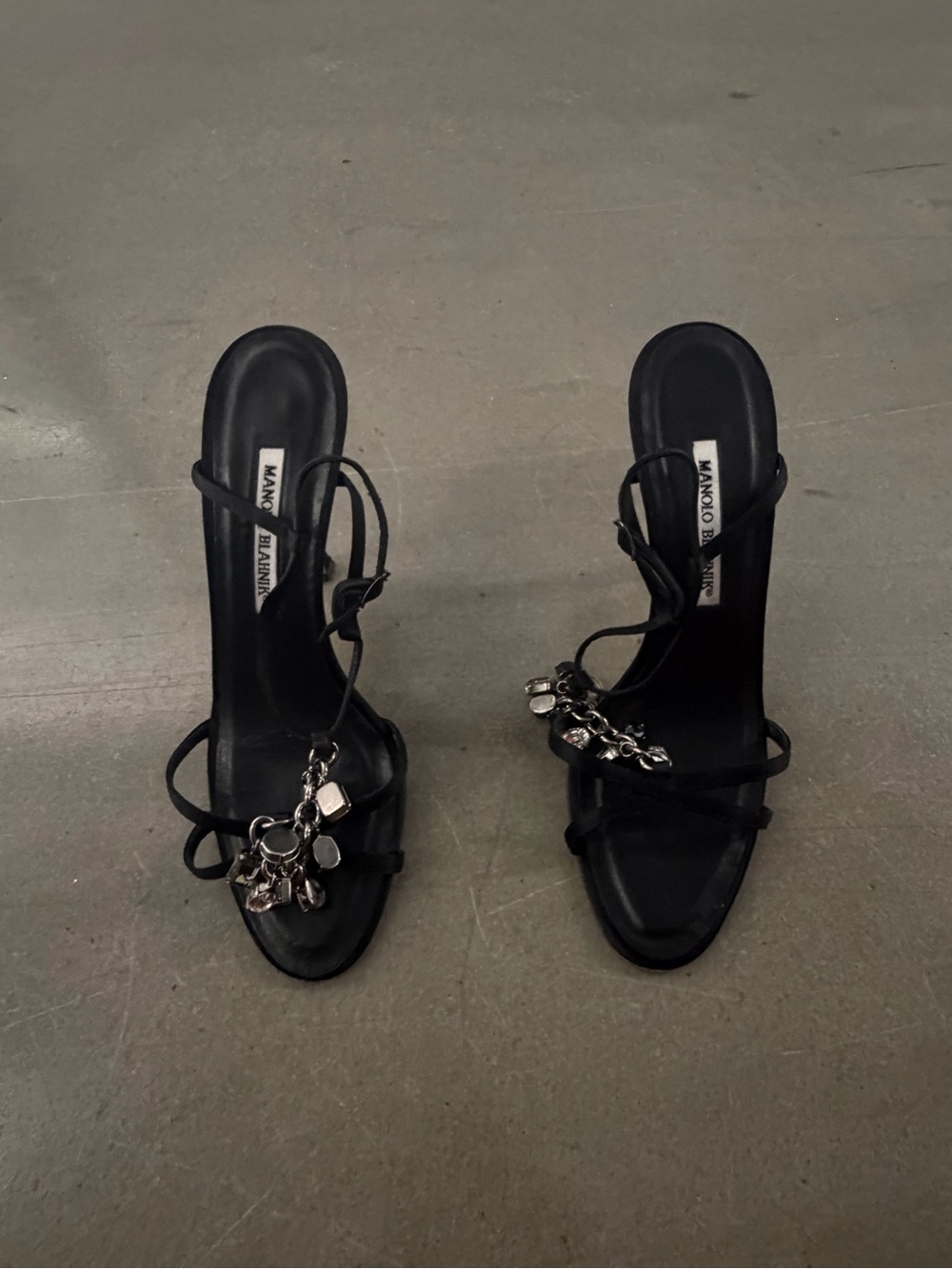 MANOLO BLAHNIK BLACK CHARM CHAIN STRAPPY HEEL SANDALS SIZE 39